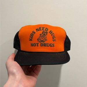 Kids Need Hugs Not Drugs Orange & Black Trucker Hat vintage 1980s